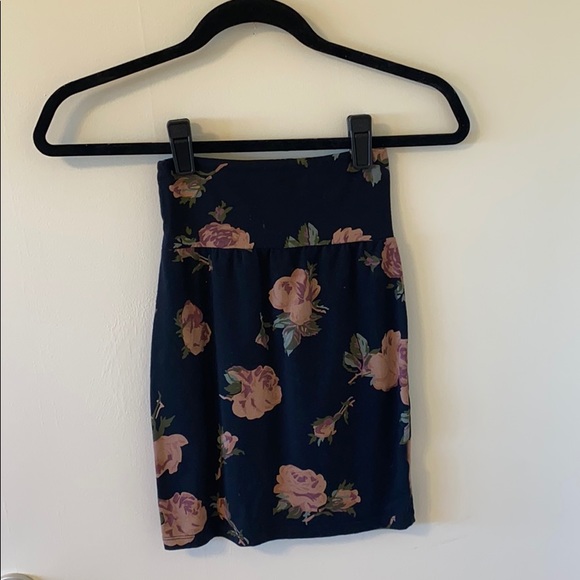 Talula Dresses & Skirts - Aritzia Spandex Floral Skirt